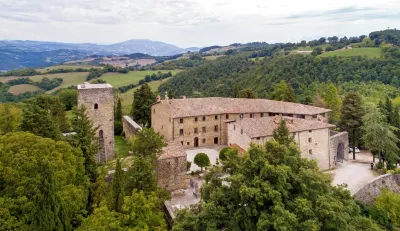 Castello di Petroia Dimora d'Epoca Отели в г. Губбио