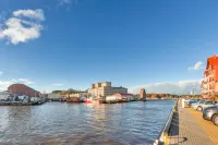 Bulwar Portowy, Sun & Snow