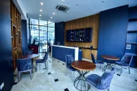 New Wave Hotel - bars