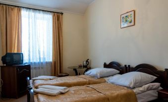 Oktyabr' Hotel