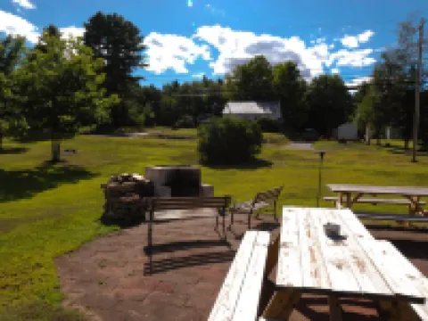 Maple Leaf Lodge Hotels in Schroon