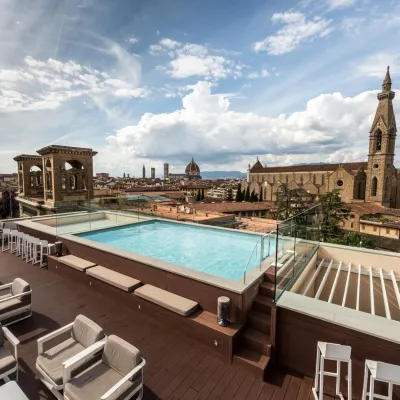 بلازا هوتل لوتشيسي Hotels near ساحة مايكل انجلو