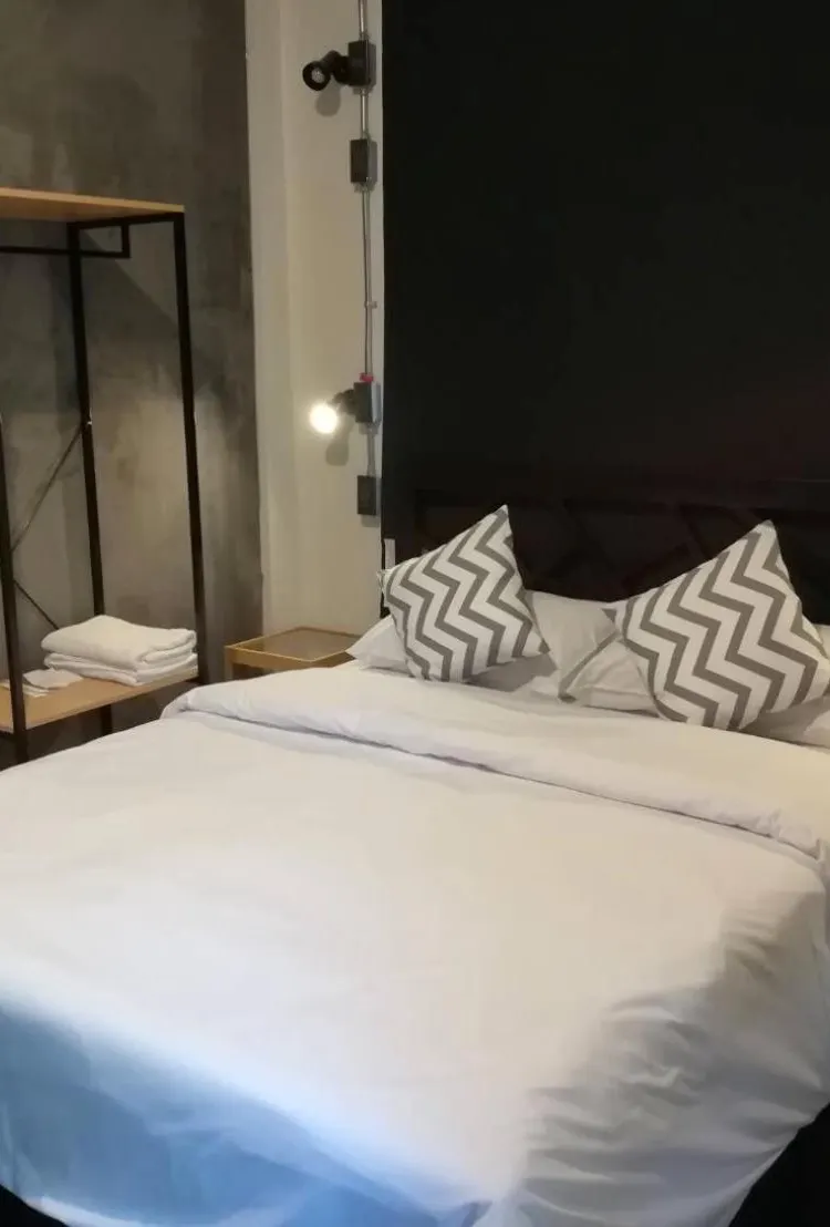 ห้องพักพร้อมห้องน้ำรวม(เตียงใหญ่)