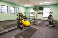 Days Inn & Suites by Wyndham San Antonio North/Stone Oak - Gym