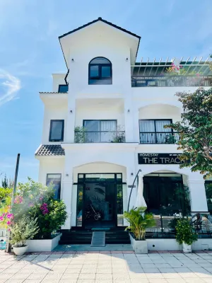 The Track Homestay - Near Bai Dai Beach