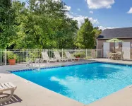 Sleep Inn & Suites Jacksonville Near Camp Lejeune - Pools