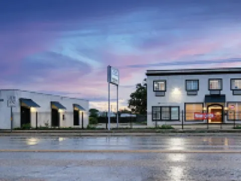 Hotel Dilley Grand Hotels in Dilley