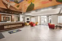 Days Inn by Wyndham Leamington - parking