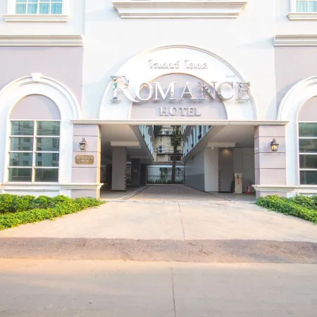 Romance Hotel Srinakarin Отели рядом с достопримечательностью «Торговый центр Seacon Square»