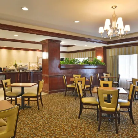La Quinta Inn & Suites by Wyndham Savannah Airport - Pooler
