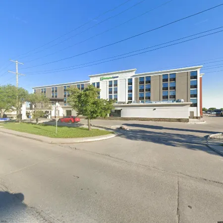 Holiday Inn Express WINNIPEG AIRPORT - POLO PARK by IHG Отели рядом с достопримечательностью «Стадион «Шо Парк»»