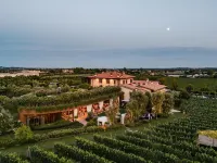 Conti Thun Wine Resort Hotel a 