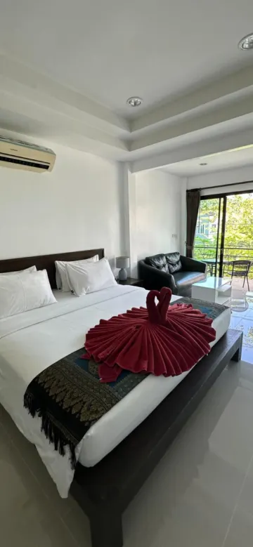 ห้องดีลักซ์ เตียงใหญ่ 1 เตียง