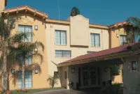 La Quinta Inn by Wyndham Bakersfield South - Swimmingpools