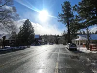 Creekside Lodge - parking