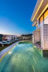 The Xon Hotel