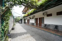 Urbanview Hotel Syariah Griya Asri Patran Near Tugu Station