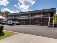 Wunpalm Motel & Cabins - Late Check-in Available - parking