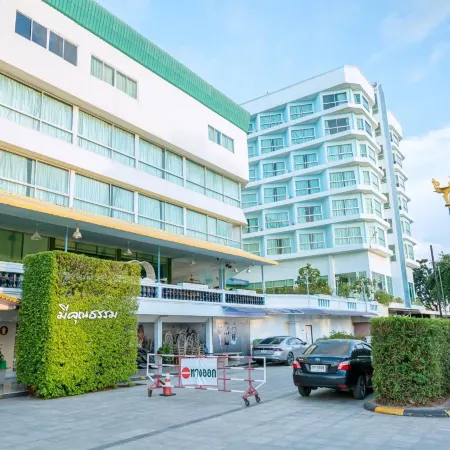 Viang Tak Riverside Hotel