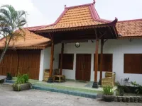 Limasan Wongso Hotels in Mlati