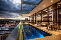 Avani Windhoek Hotel & Casino - Uima-altaat