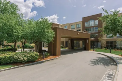 Courtyard Nashua Hotels near Holman Stadium