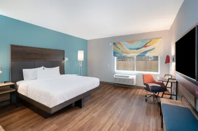 Tru by Hilton Knoxville North I 75 Hotels near Clinton Plaza