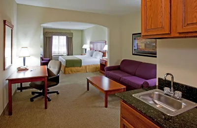 Holiday Inn Express & Suites Ada Hotels in Ada