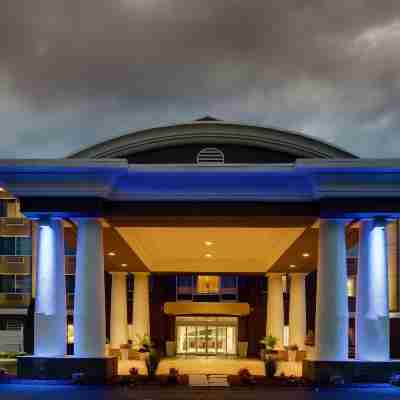 Holiday Inn Express & Suites Middleboro Raynham Hotel Exterior