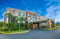 La Quinta Inn & Suites by Wyndham Clearwater South Hotels in Pinellas Park