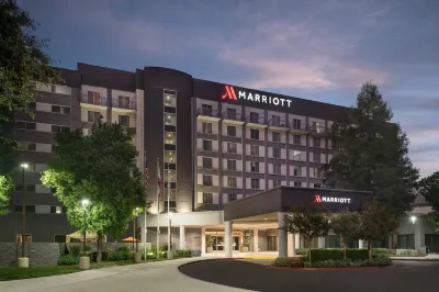 Visalia Marriott at the Convention Center Hotel dekat The Tumblers