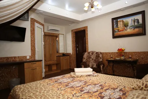 Erunin Hotels Group, Tolstogo 77