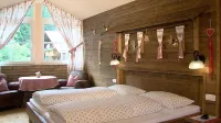 Landgasthof Hotel Zum Hirschenstein, Pension Garni Отели рядом с достопримечательностью «Вальдвипфельвег»