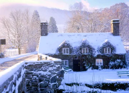 The Eagles Hotel Отели в г. Лланддоджед энд Маенан