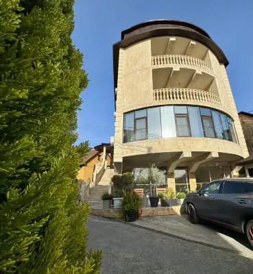 House na Ferme Guest House Dinopark "Zateryannyy Mir" 주변 호텔