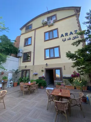 อาราซ สวีท เฮาส์ โรงแรมใน