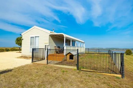 High View Family Cottages Отели рядом с достопримечательностью «Deep Blue Hot Springs Warrnambool»