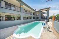 Super 8 by Wyndham San Antonio/Riverwalk Area - balcony