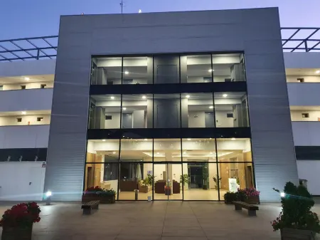 Iberflat Vega de Triana Отели рядом с достопримечательностью «SALA FANTASIA»