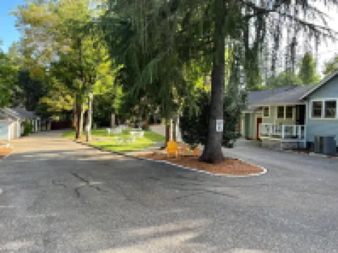 Piety Hill Cottages