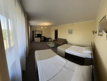 Паллада Отели рядом с достопримечательностью «Выставочный зал»