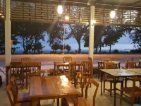 羅勇黃色小屋住宿加早餐旅館 鄰近班配碼頭的酒店
