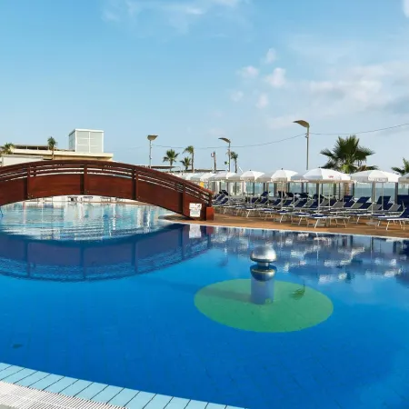 La Isla Resort