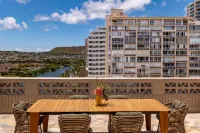 Wayfinder Waikiki - Mountain view