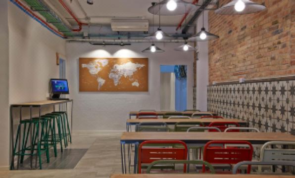 Hola Hostal Collblanc