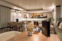 Ambassador Boutique Hotel - parking