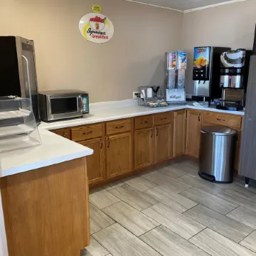 Super 8 by Wyndham Austin MN