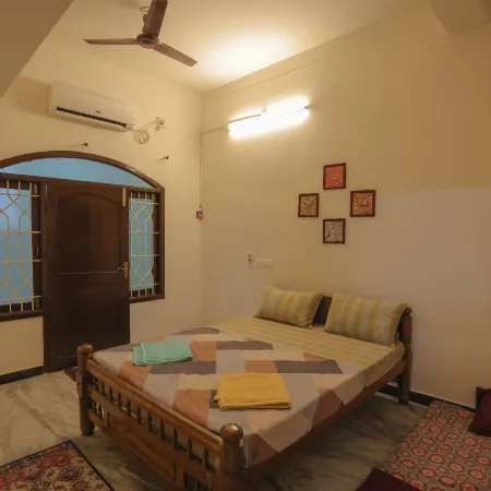 Comfy 2BHK Near Rock Beach