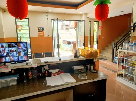 RedDoorz at Oxy Residence Manado Отели в г. Mandolang