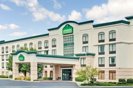 Wingate by Wyndham Cincinnati/Blue Ash Отели рядом с достопримечательностью «Serene Suites Premier Memory Care»